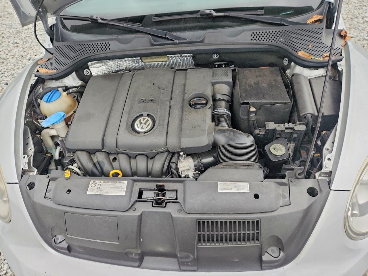 2014 VOLKSWAGEN BEETLE photo 11