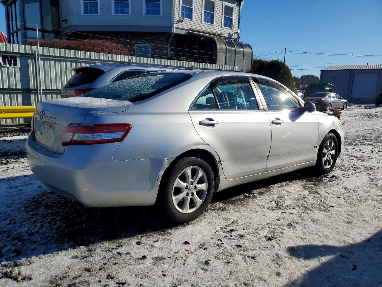 2011 TOYOTA CAMRY BASE photo 3