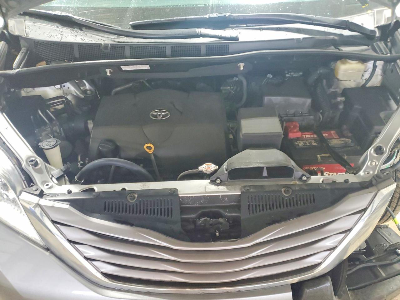 2017 TOYOTA SIENNA XLE photo 12