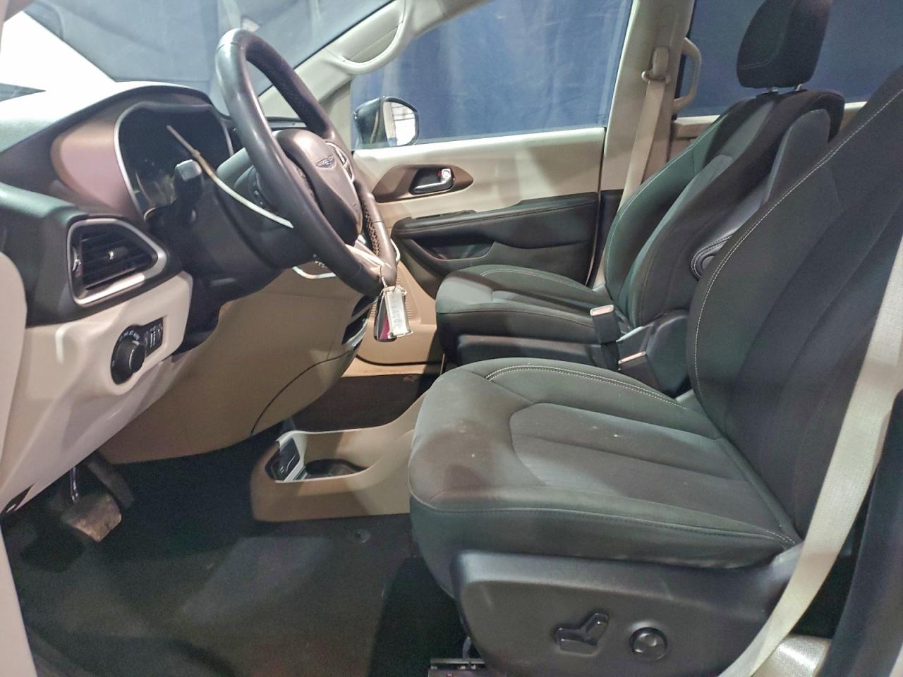 2024 CHRYSLER VOYAGER LX photo 7