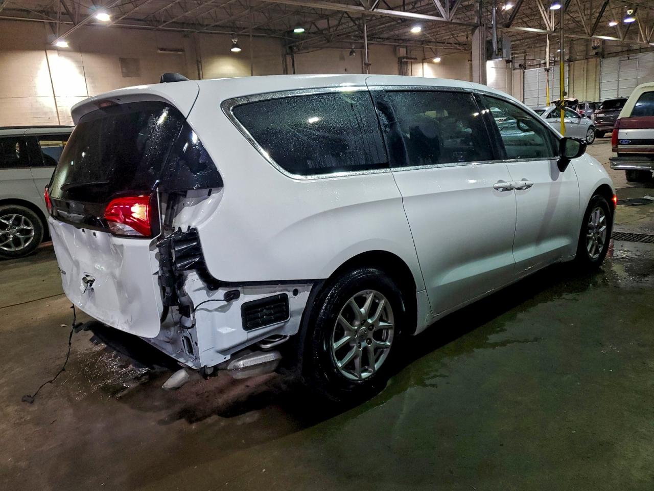 2024 CHRYSLER VOYAGER LX photo 3