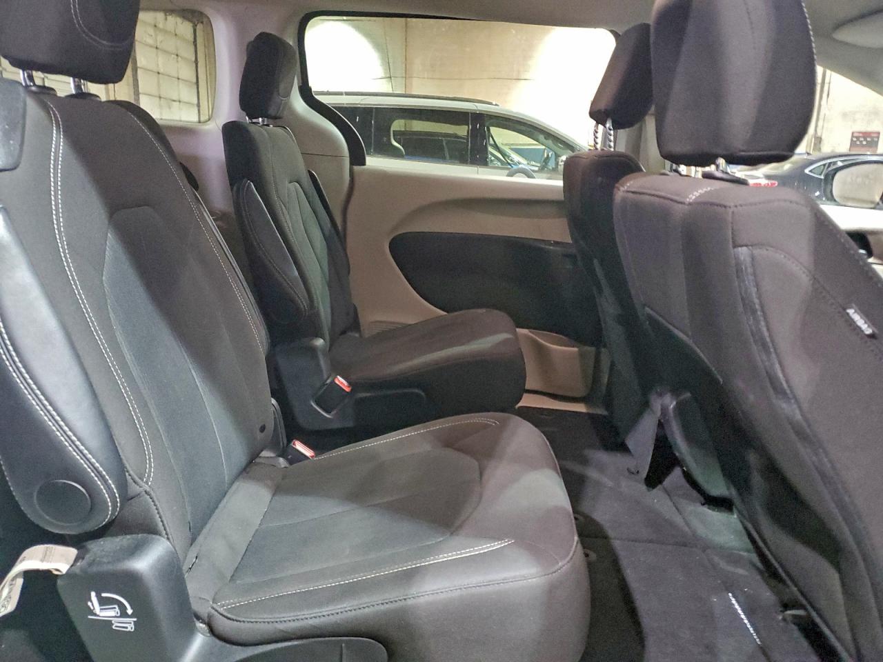 2024 CHRYSLER VOYAGER LX photo 11