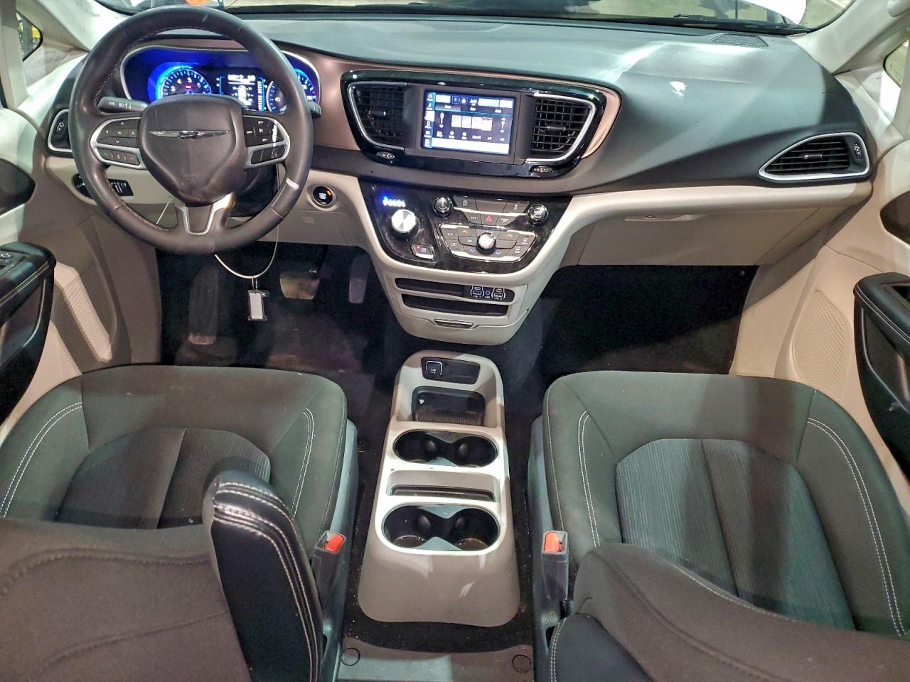 2024 CHRYSLER VOYAGER LX photo 8