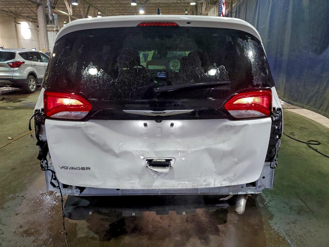 2024 CHRYSLER VOYAGER LX photo 6