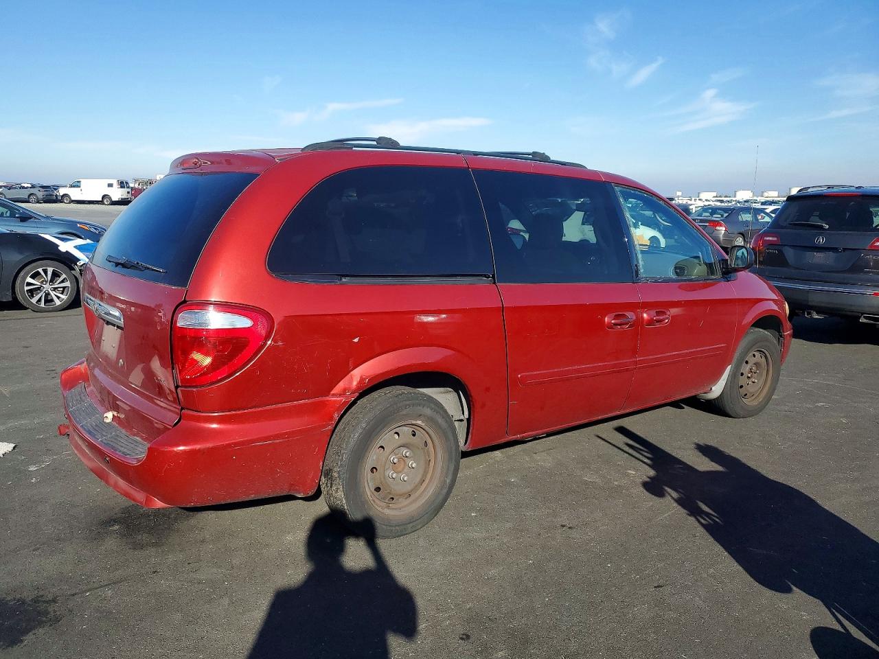 2007 CHRYSLER TOWN & COUNTRY LX photo 3