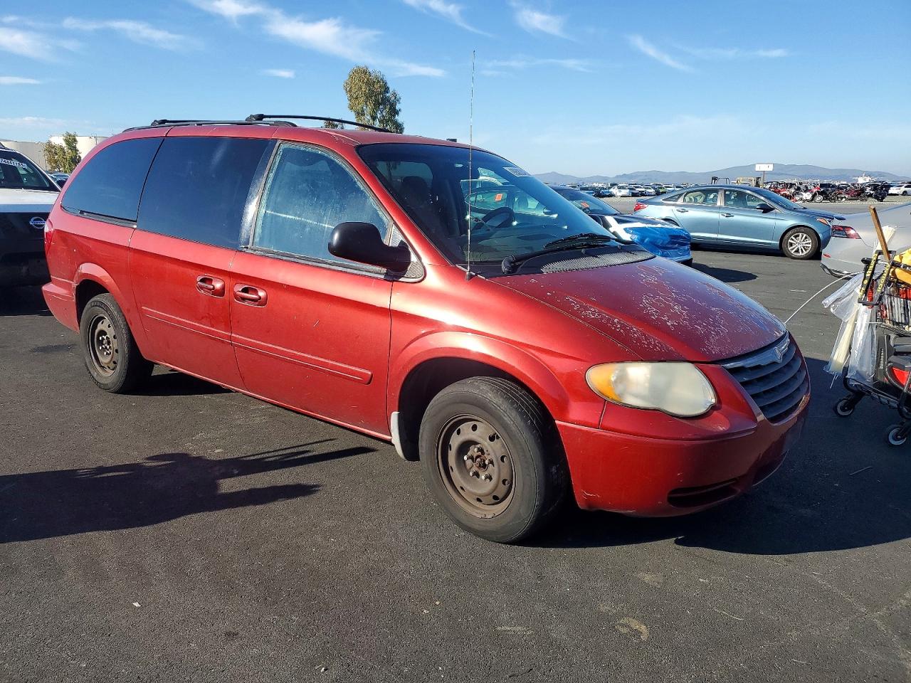 2007 CHRYSLER TOWN & COUNTRY LX photo 4