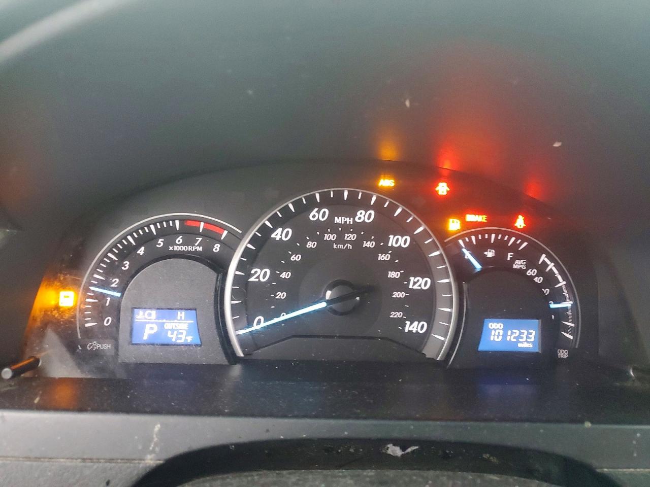 2014 TOYOTA CAMRY L photo 9