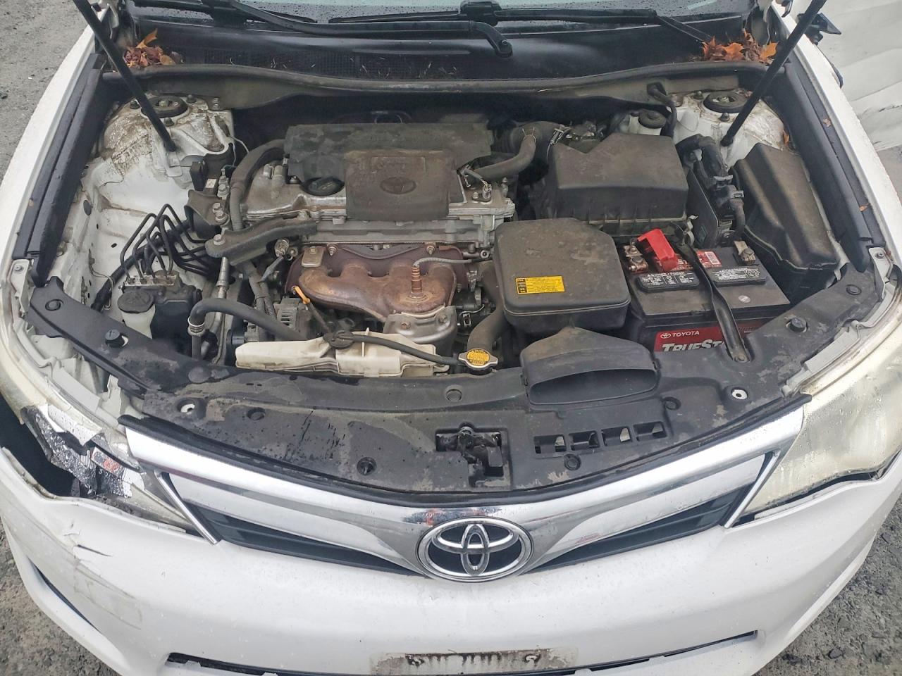 2014 TOYOTA CAMRY L photo 11