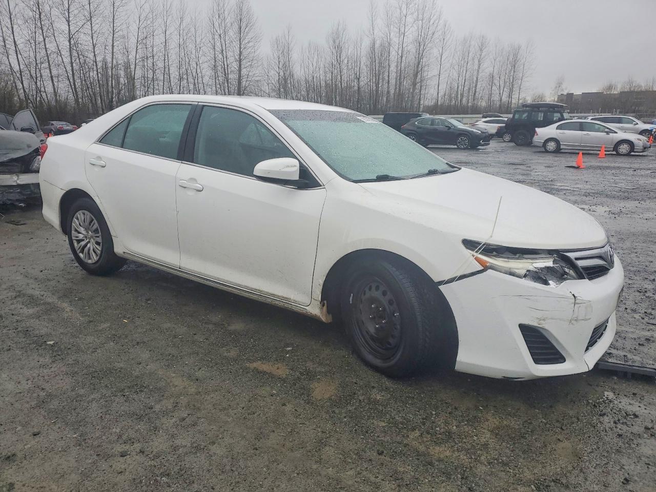 2014 TOYOTA CAMRY L photo 4