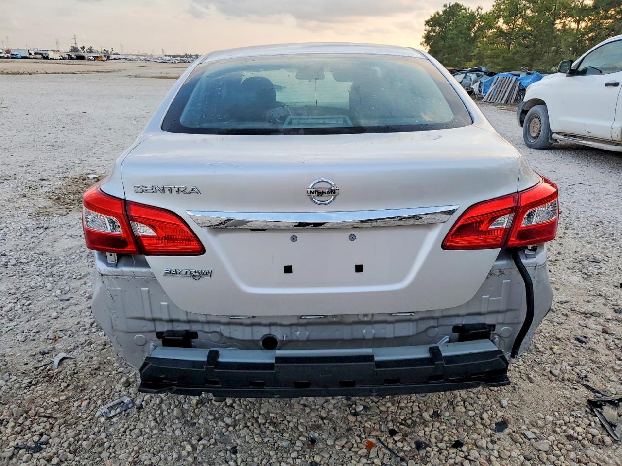 2019 NISSAN SENTRA S photo 6