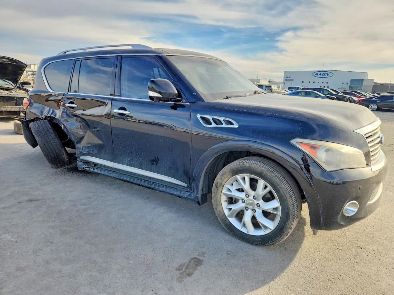2012 INFINITI QX56 photo 4