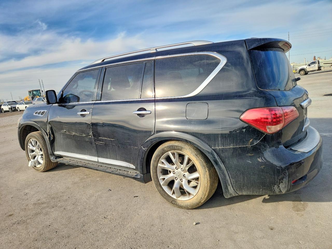 2012 INFINITI QX56 photo 2