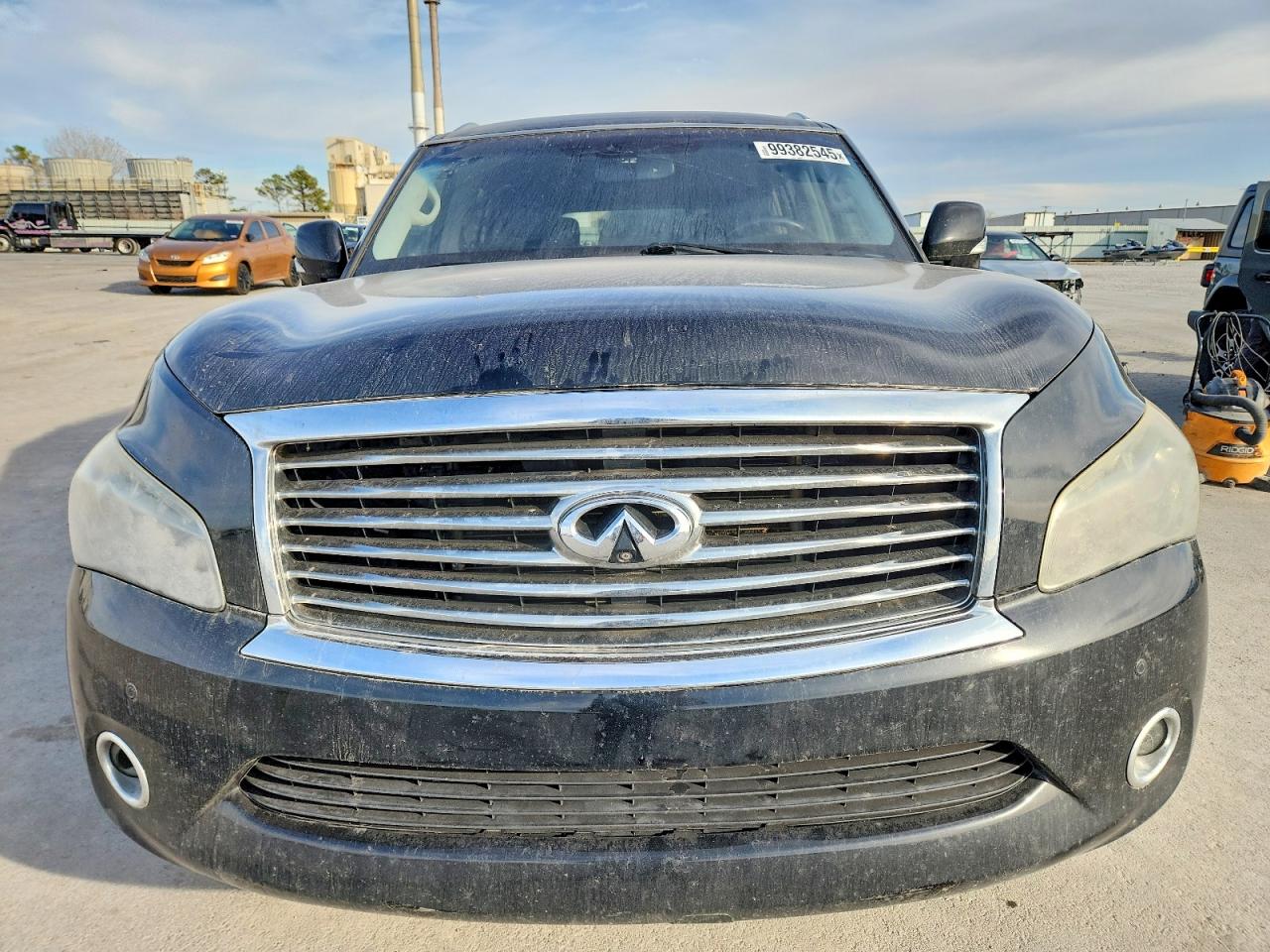 2012 INFINITI QX56 photo 5