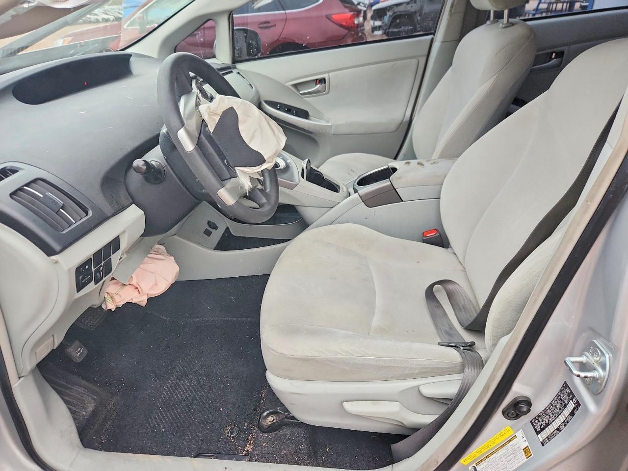 2015 TOYOTA PRIUS photo 7