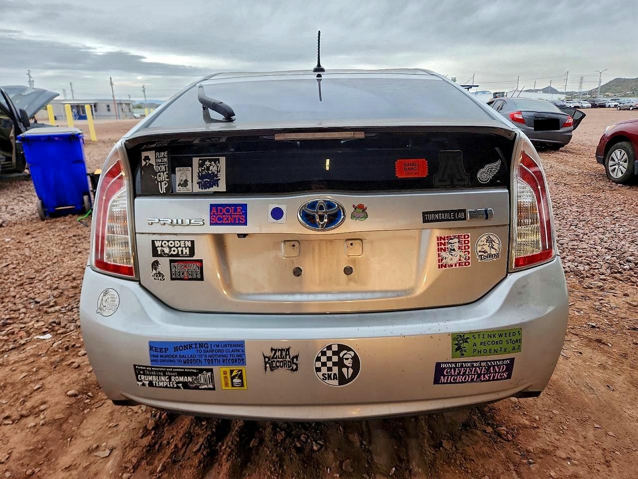 2015 TOYOTA PRIUS photo 6
