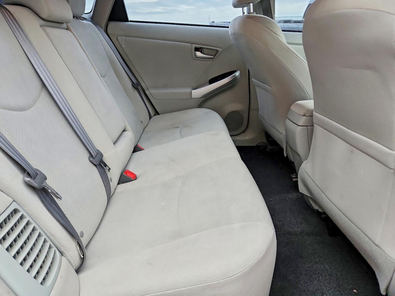 2015 TOYOTA PRIUS photo 10