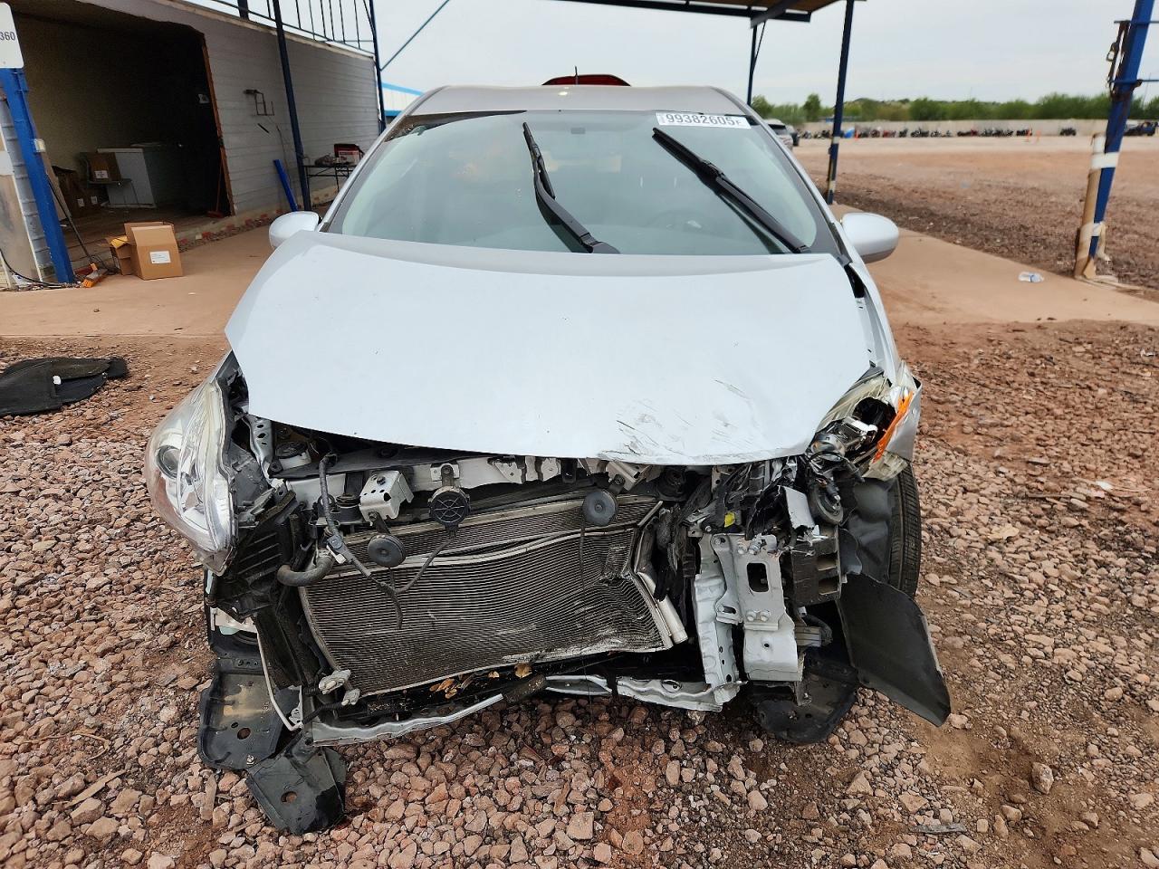 2015 TOYOTA PRIUS photo 5