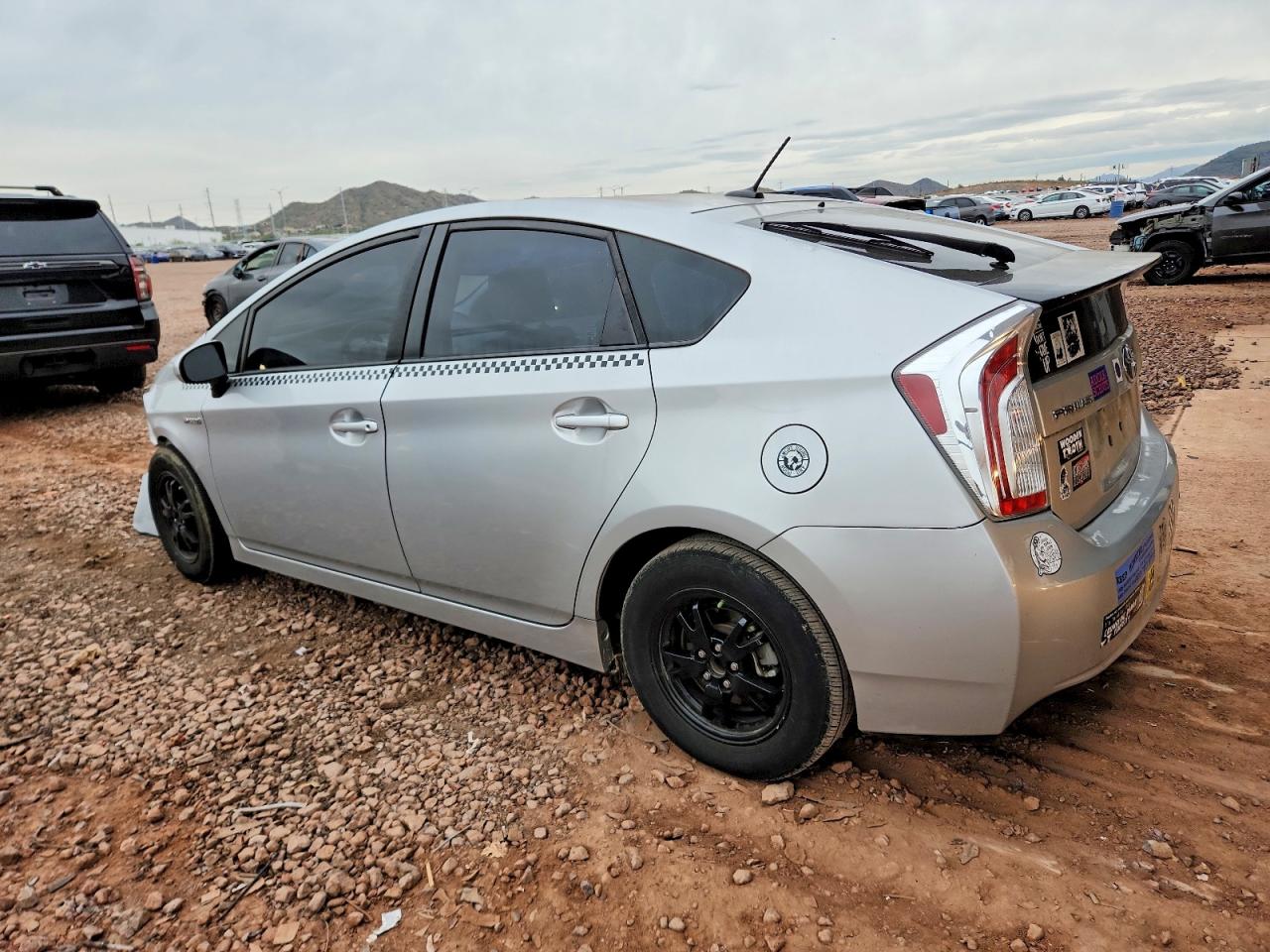 2015 TOYOTA PRIUS photo 2