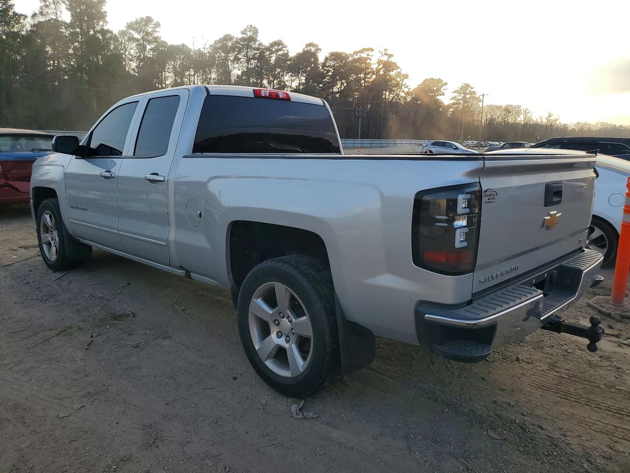 2017 CHEVROLET SILVERADO C1500 LT photo 2