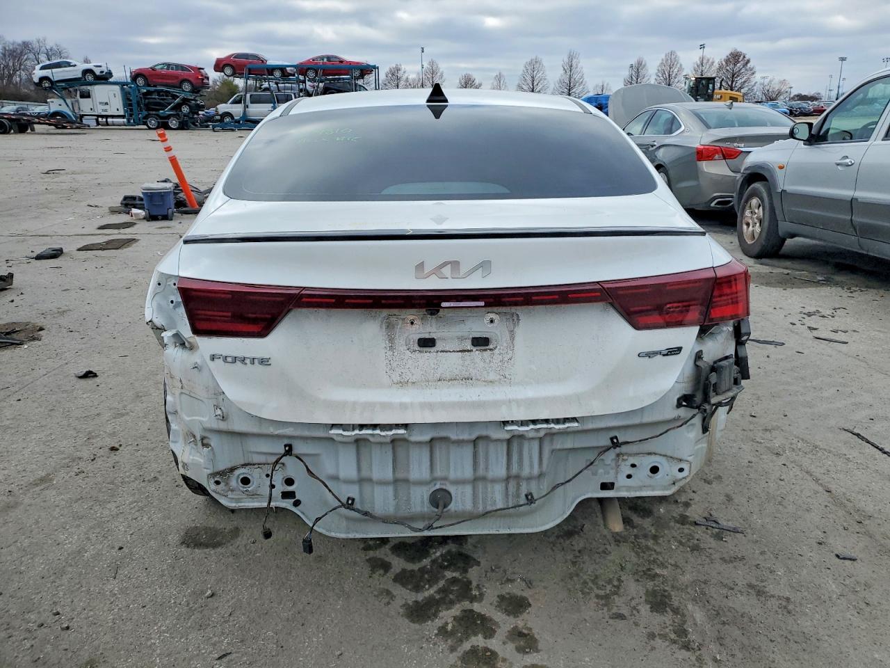 2023 KIA FORTE GT LINE photo 6