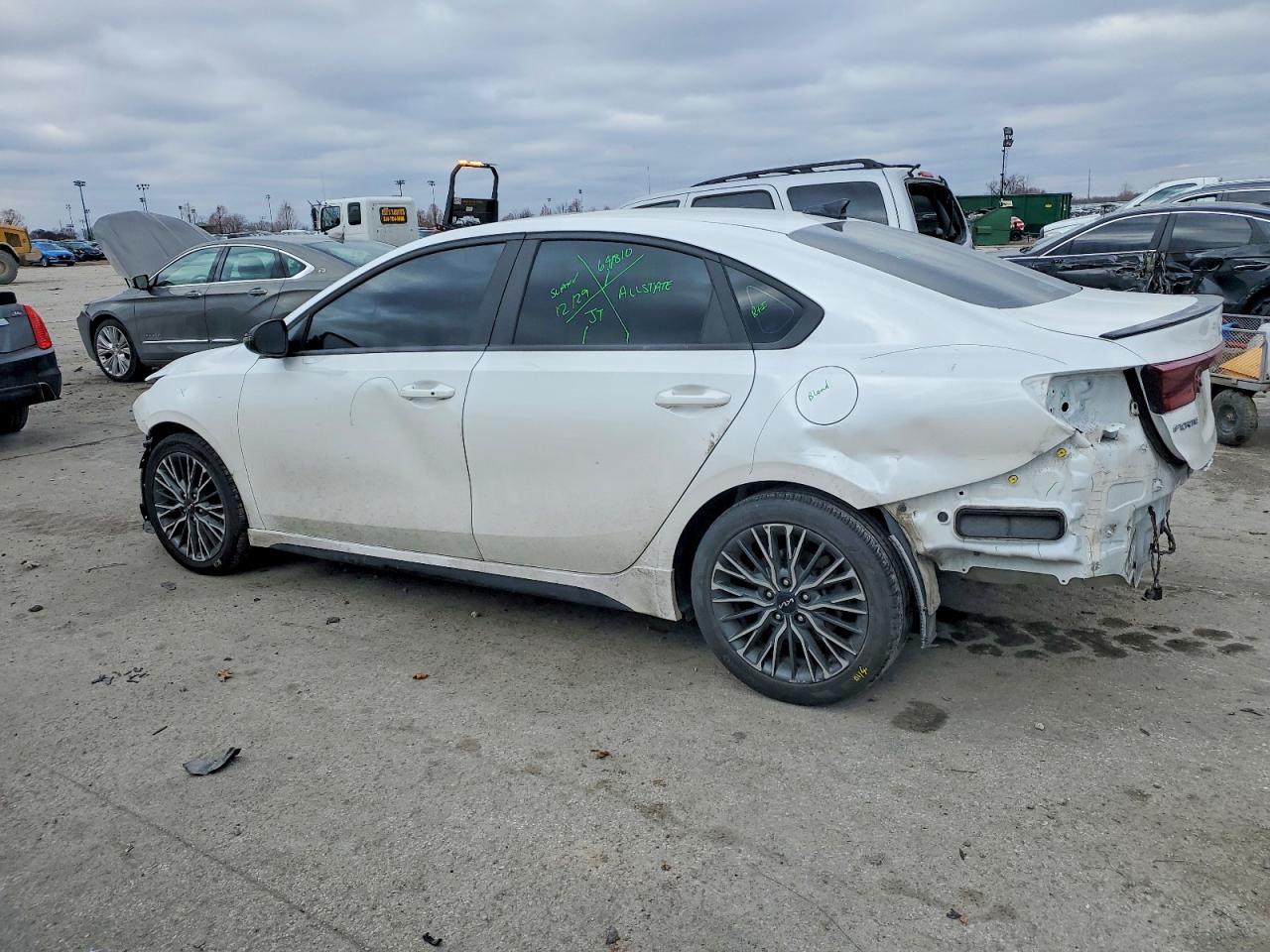 2023 KIA FORTE GT LINE photo 2
