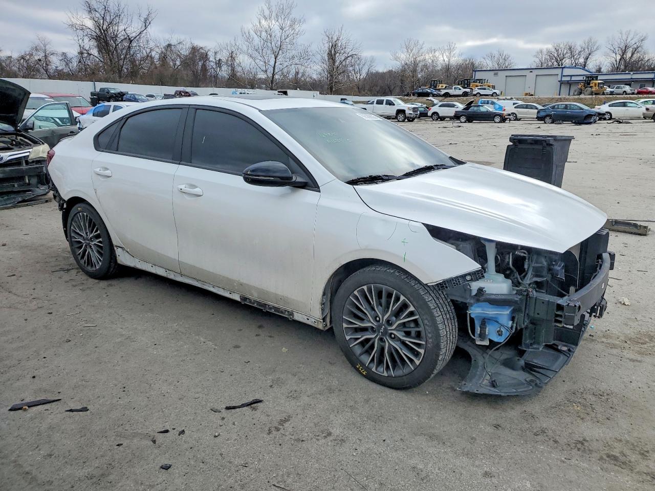 2023 KIA FORTE GT LINE photo 4