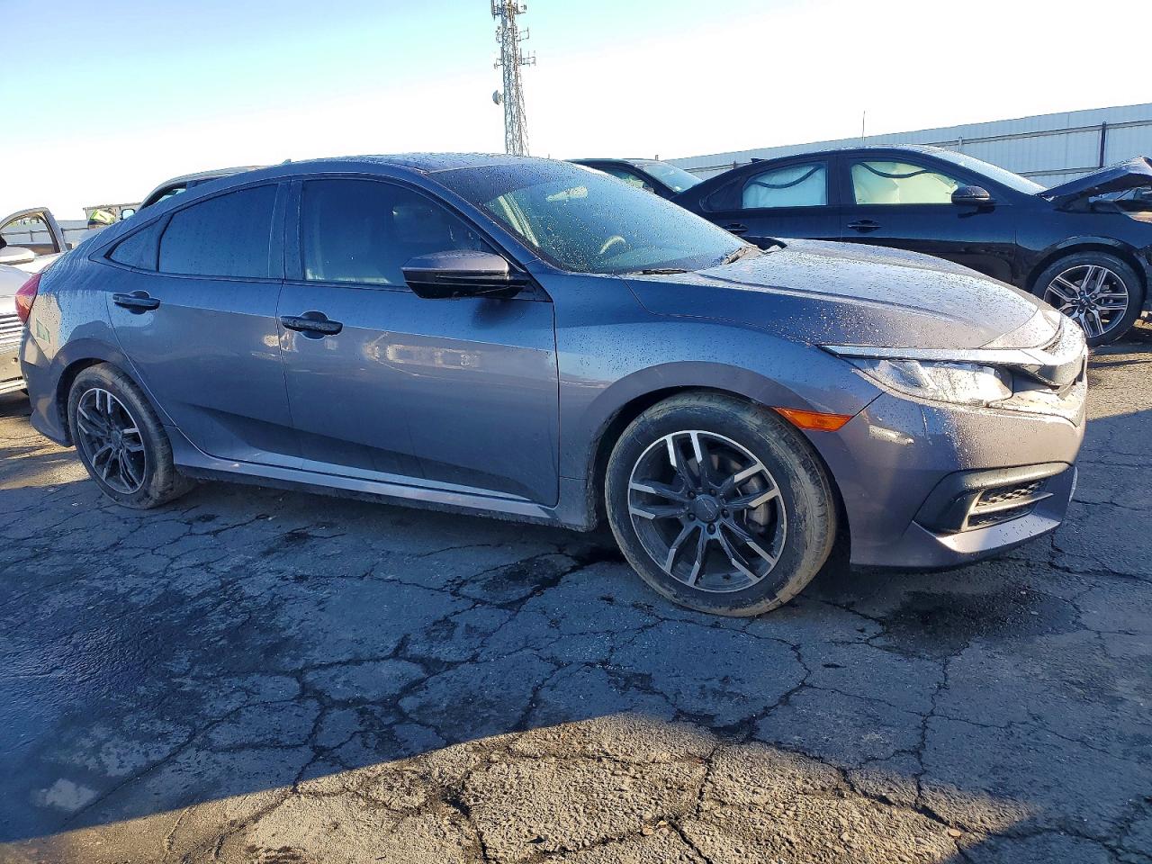 2017 HONDA CIVIC LX photo 4