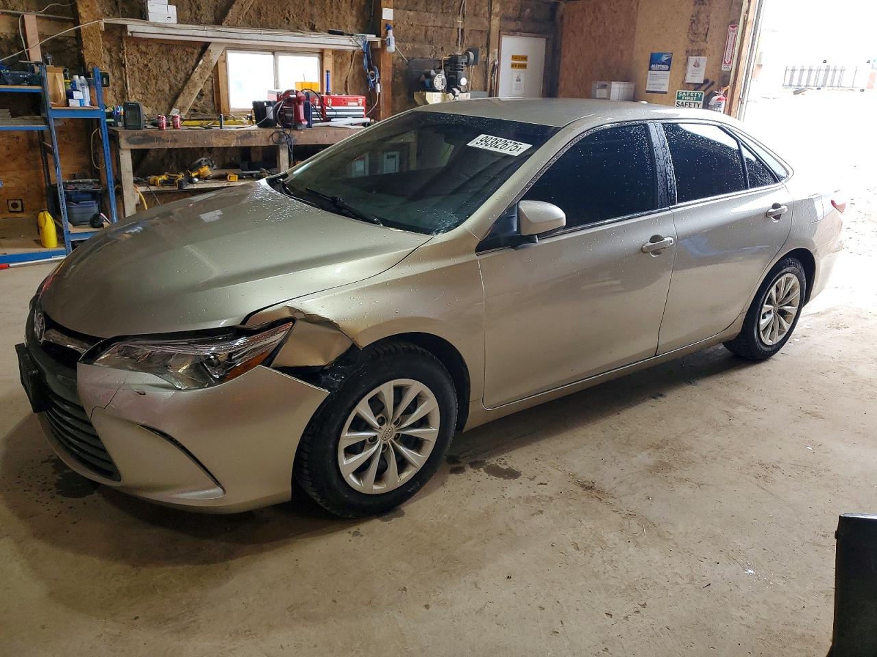 2015 TOYOTA CAMRY LE photo 3