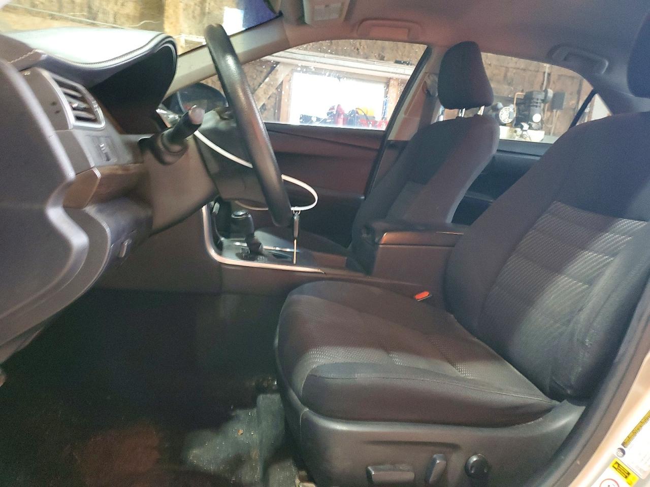 2015 TOYOTA CAMRY LE photo 19