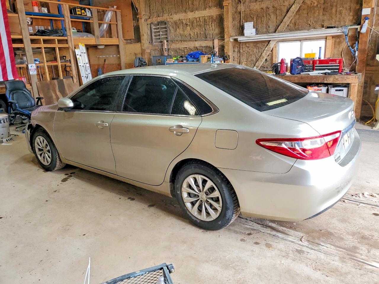 2015 TOYOTA CAMRY LE photo 4