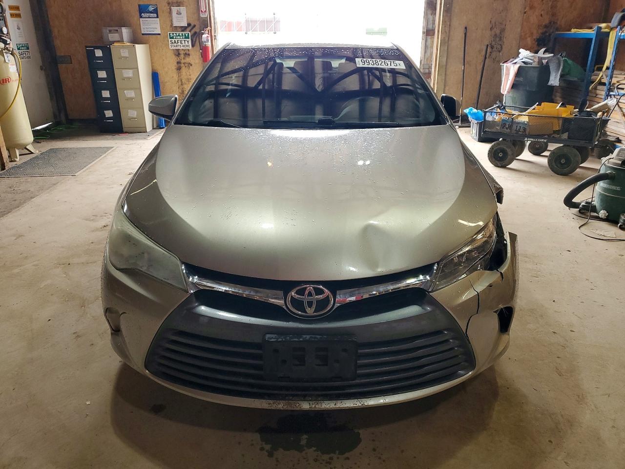 2015 TOYOTA CAMRY LE photo 13