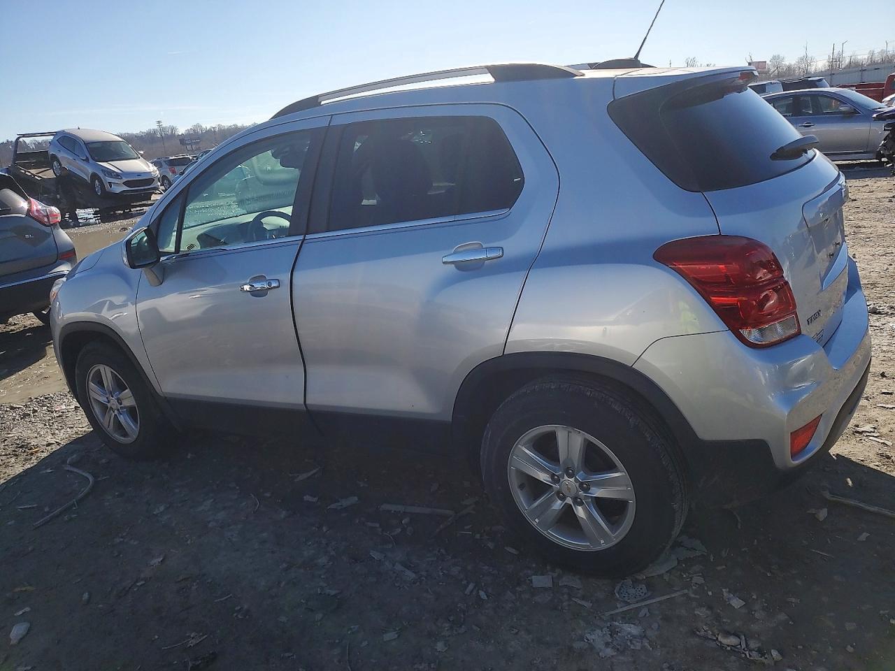 2020 CHEVROLET TRAX 1LT photo 2