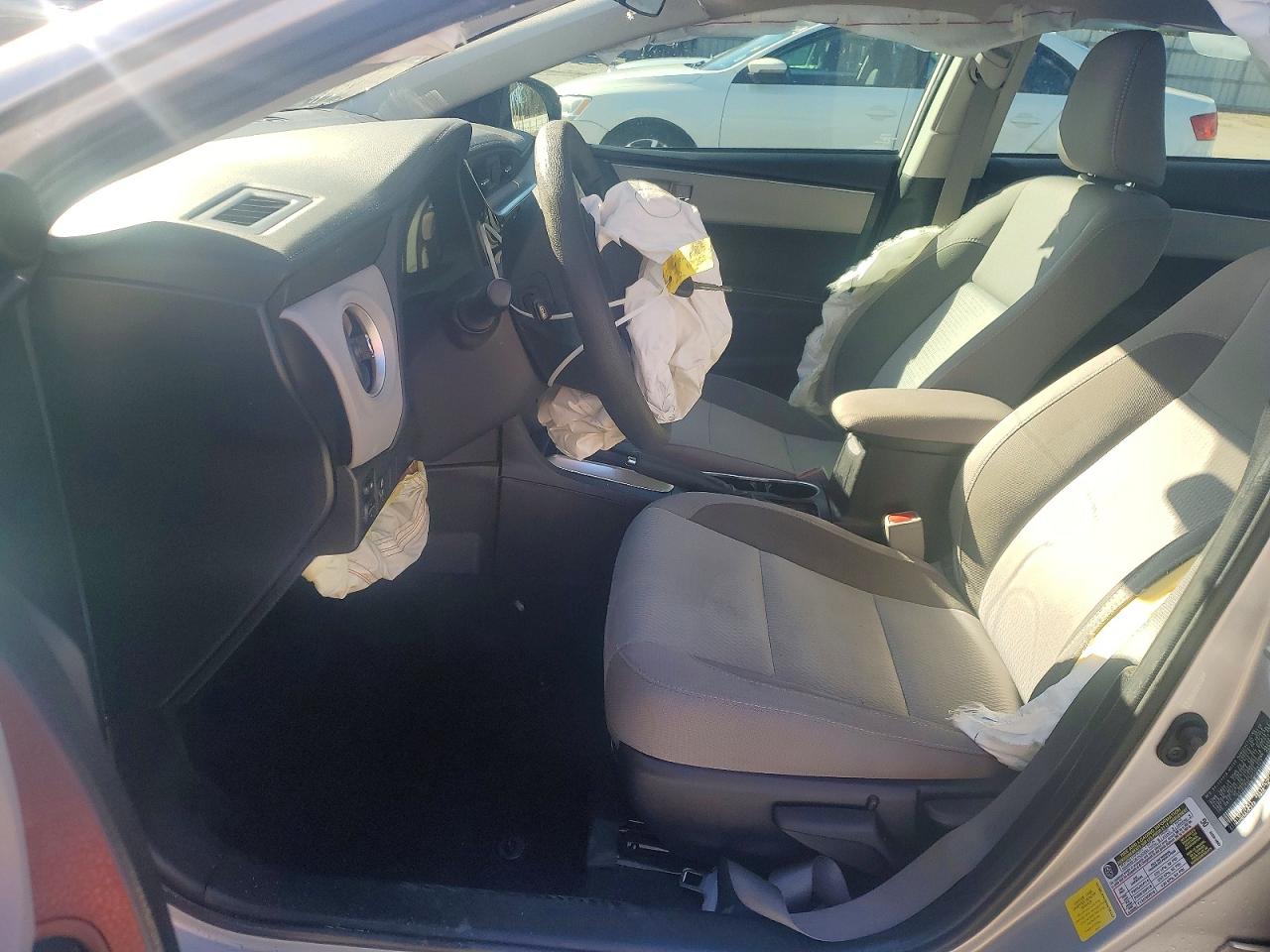 2019 TOYOTA COROLLA LE photo 19