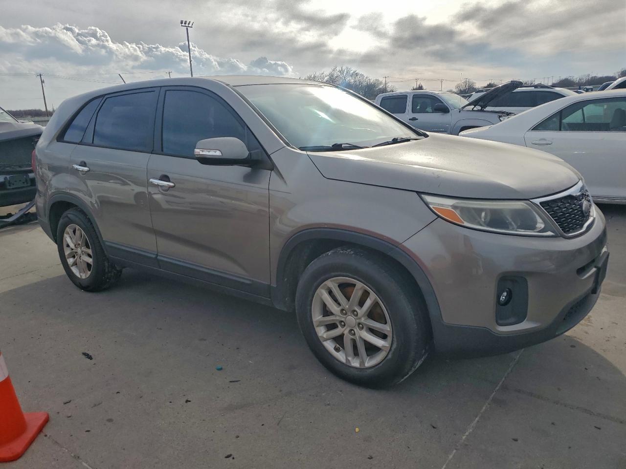 2014 KIA SORENTO LX photo 4