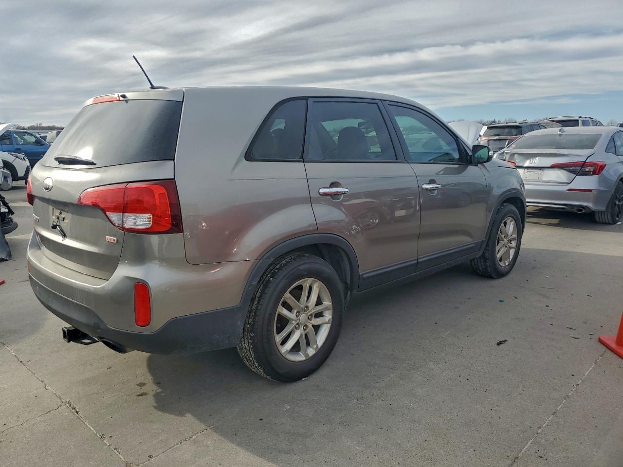2014 KIA SORENTO LX photo 3