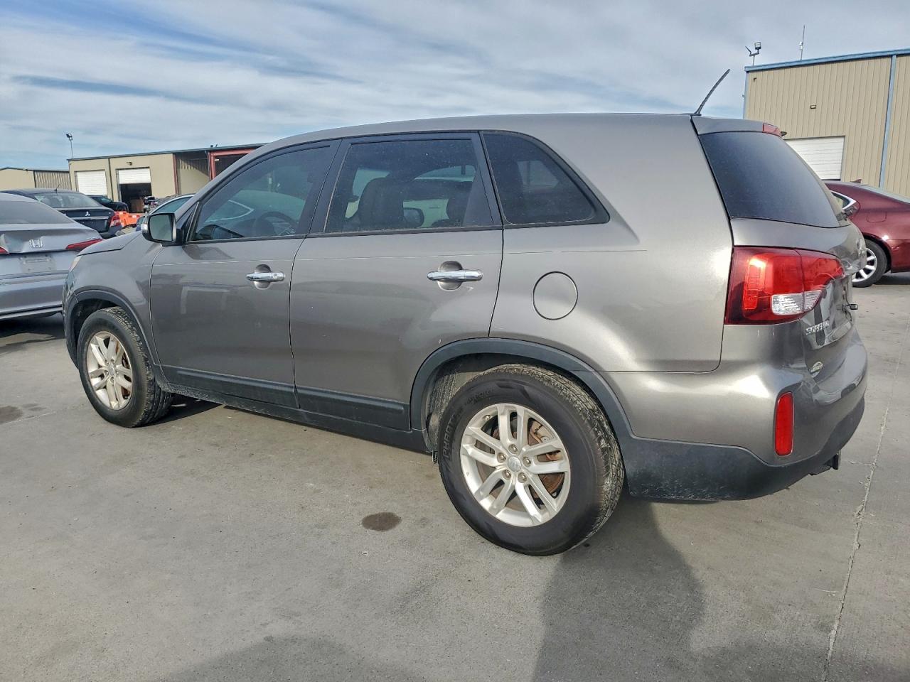2014 KIA SORENTO LX photo 2