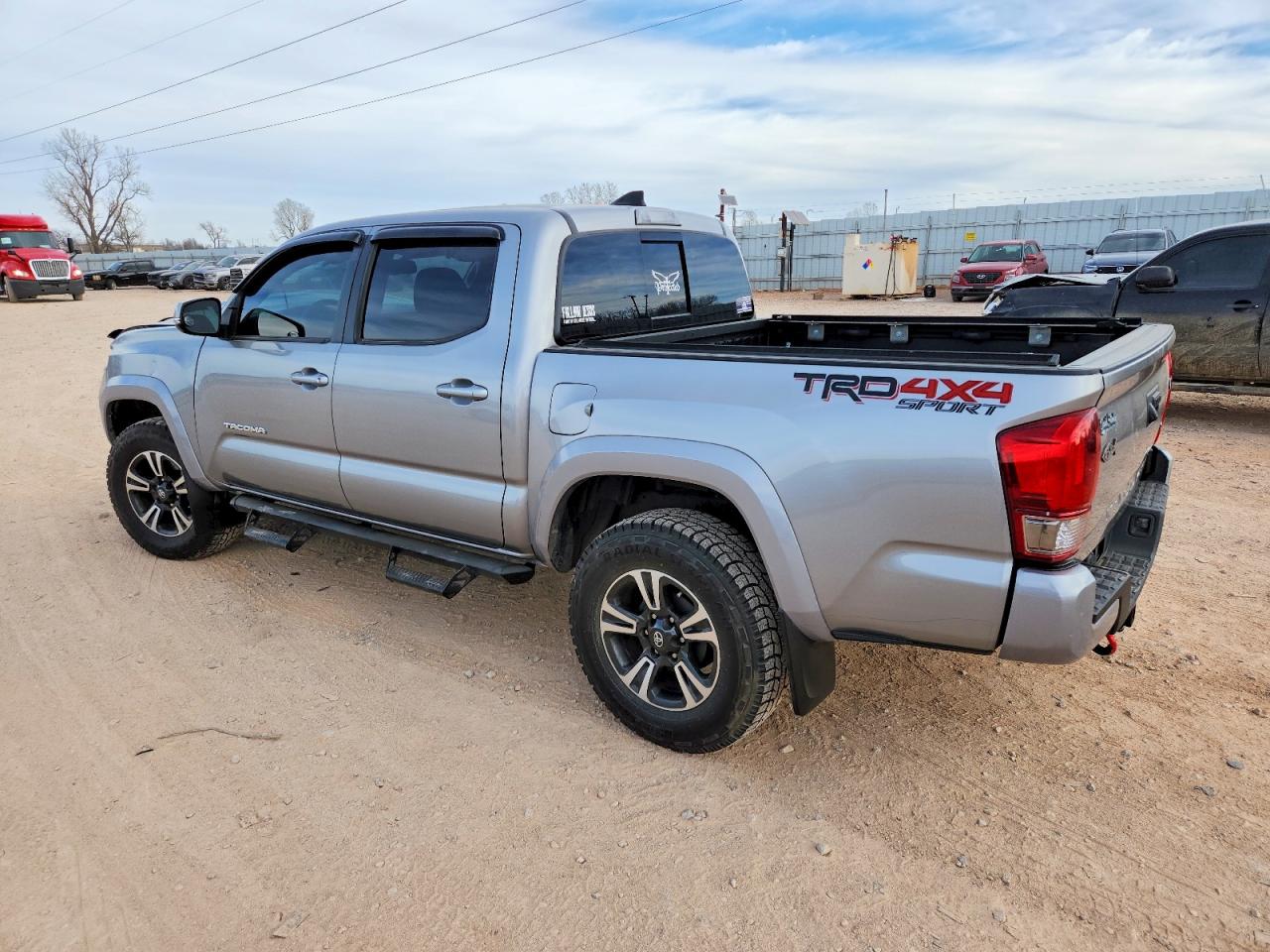 2017 TOYOTA TACOMA DOUBLE CAB photo 2