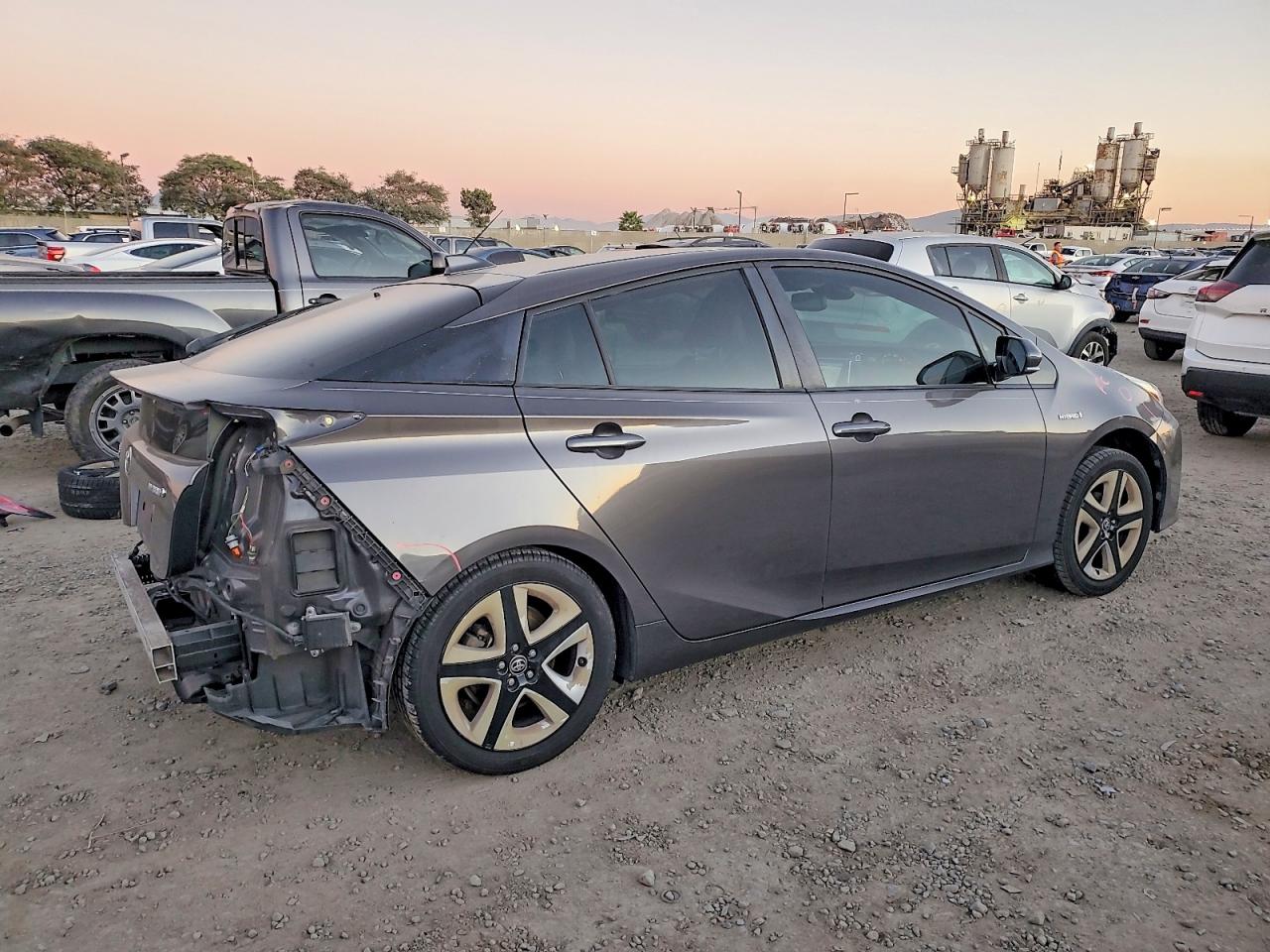 2018 TOYOTA PRIUS photo 3