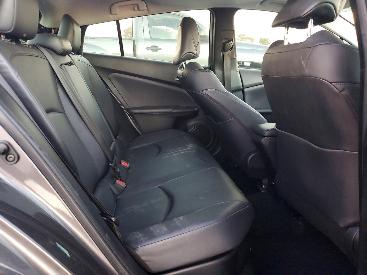 2018 TOYOTA PRIUS photo 10
