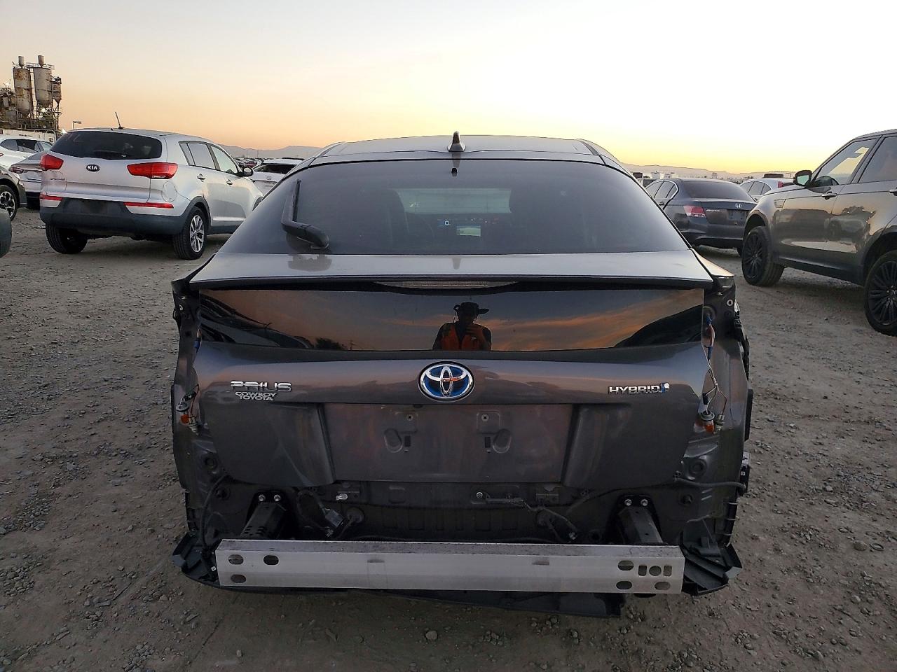 2018 TOYOTA PRIUS photo 6