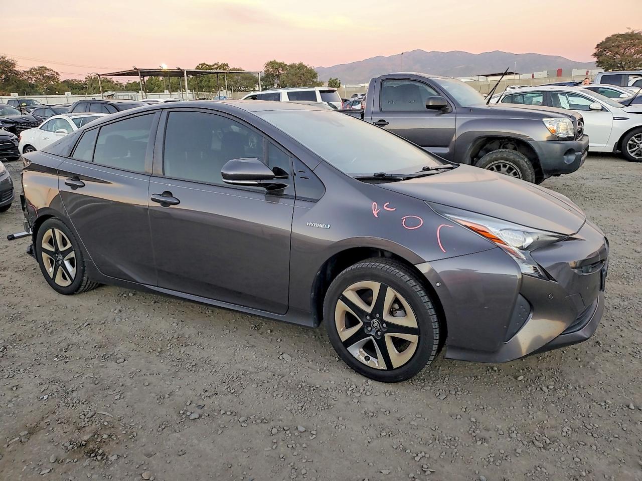 2018 TOYOTA PRIUS photo 4