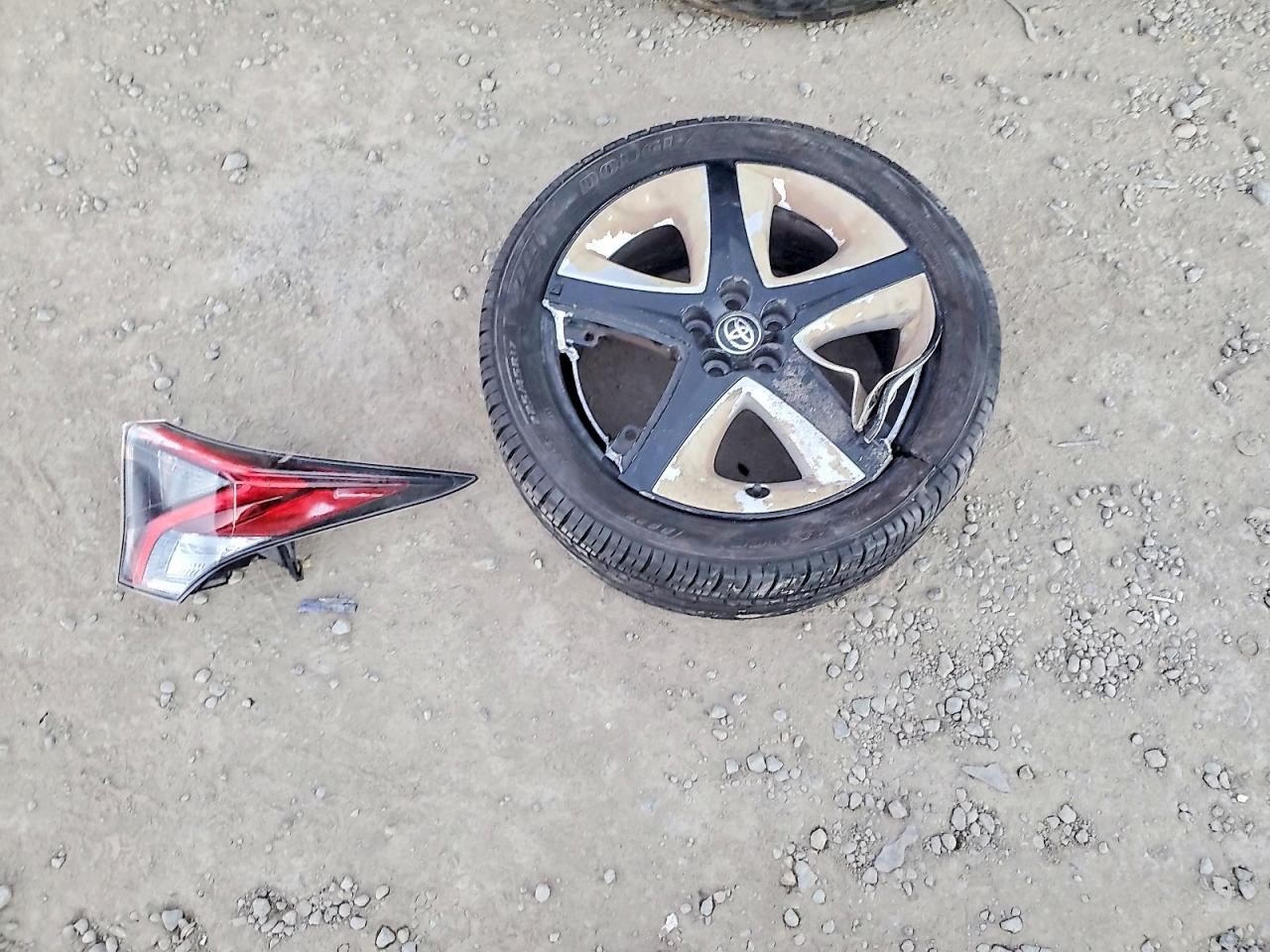 2018 TOYOTA PRIUS photo 12