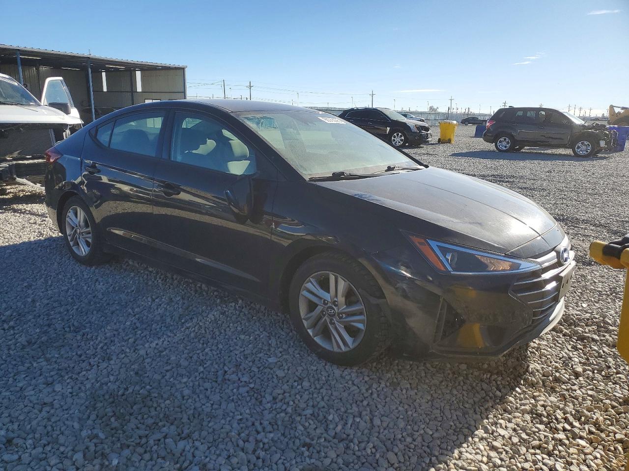 2019 HYUNDAI ELANTRA SEL photo 4