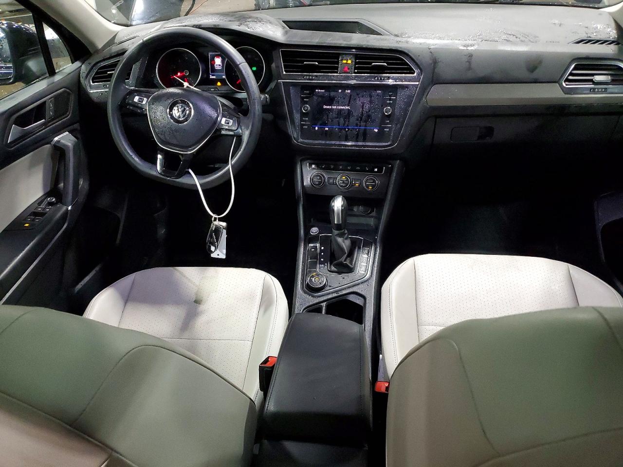 2020 VOLKSWAGEN TIGUAN SE photo 8