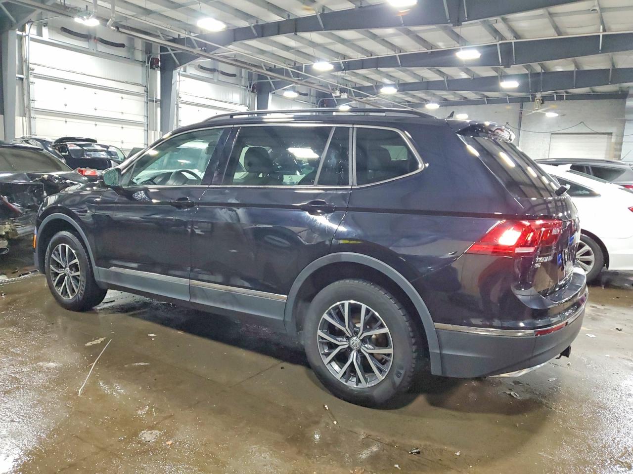 2020 VOLKSWAGEN TIGUAN SE photo 2