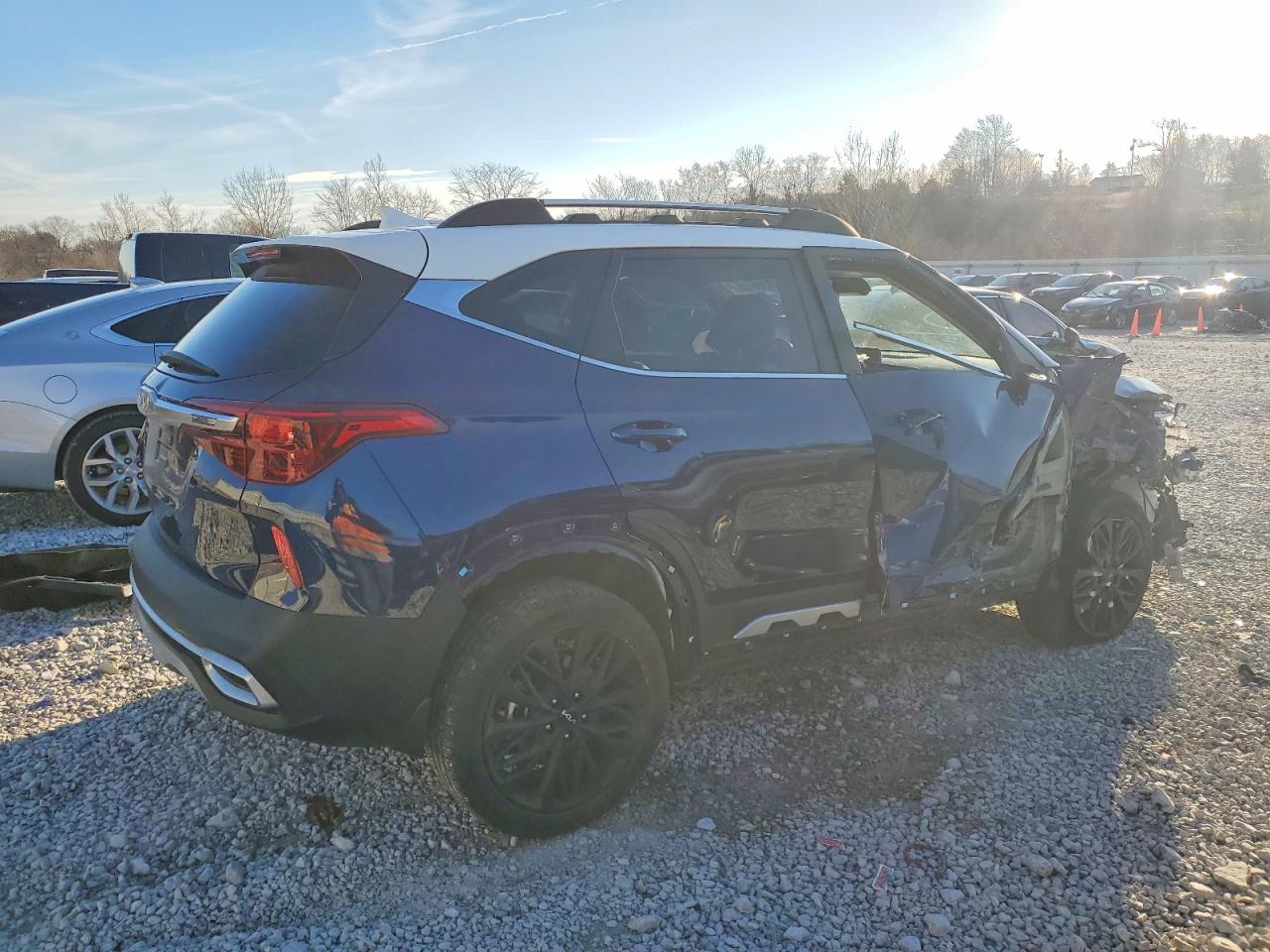 2023 KIA SELTOS NIGHTFALL photo 3