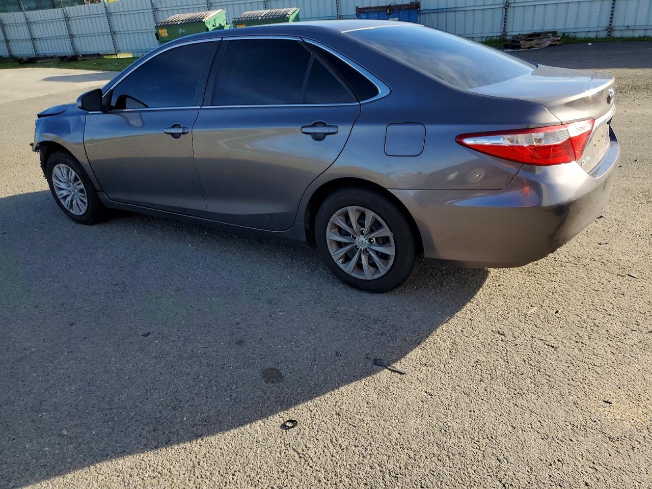 2017 TOYOTA CAMRY LE photo 2
