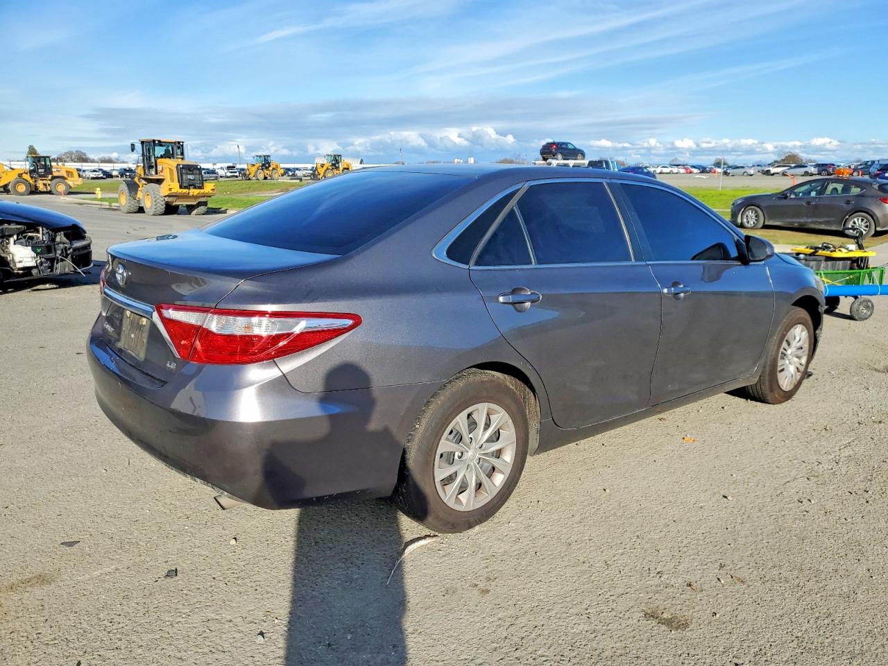 2017 TOYOTA CAMRY LE photo 3