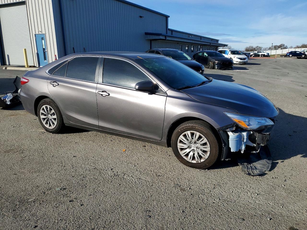 2017 TOYOTA CAMRY LE photo 4