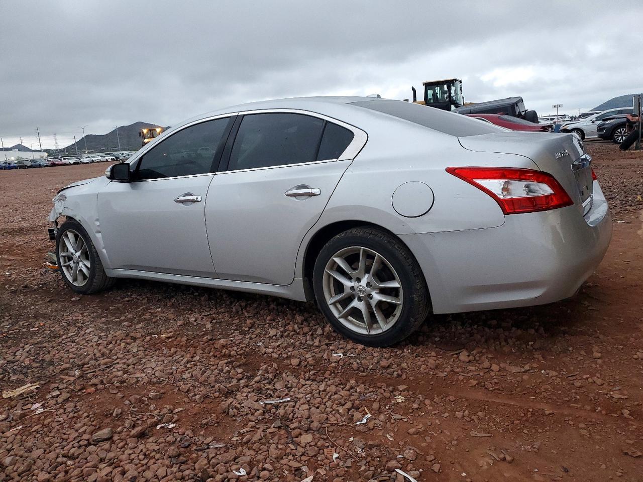 2011 NISSAN MAXIMA S photo 2